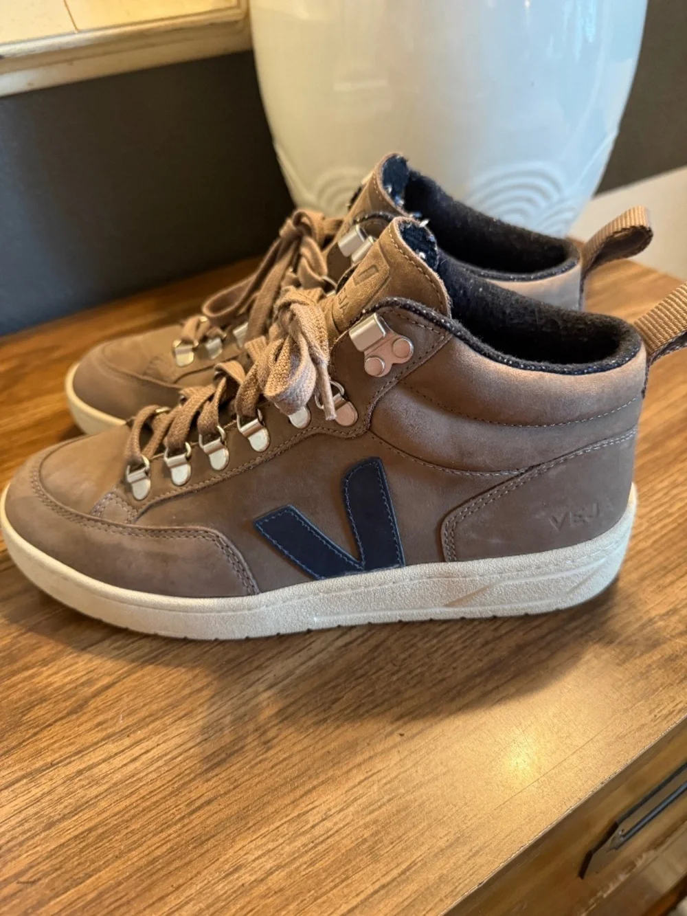 Size US 8 VEJA Roraima Suede Trainers - Oxford Grey/ white